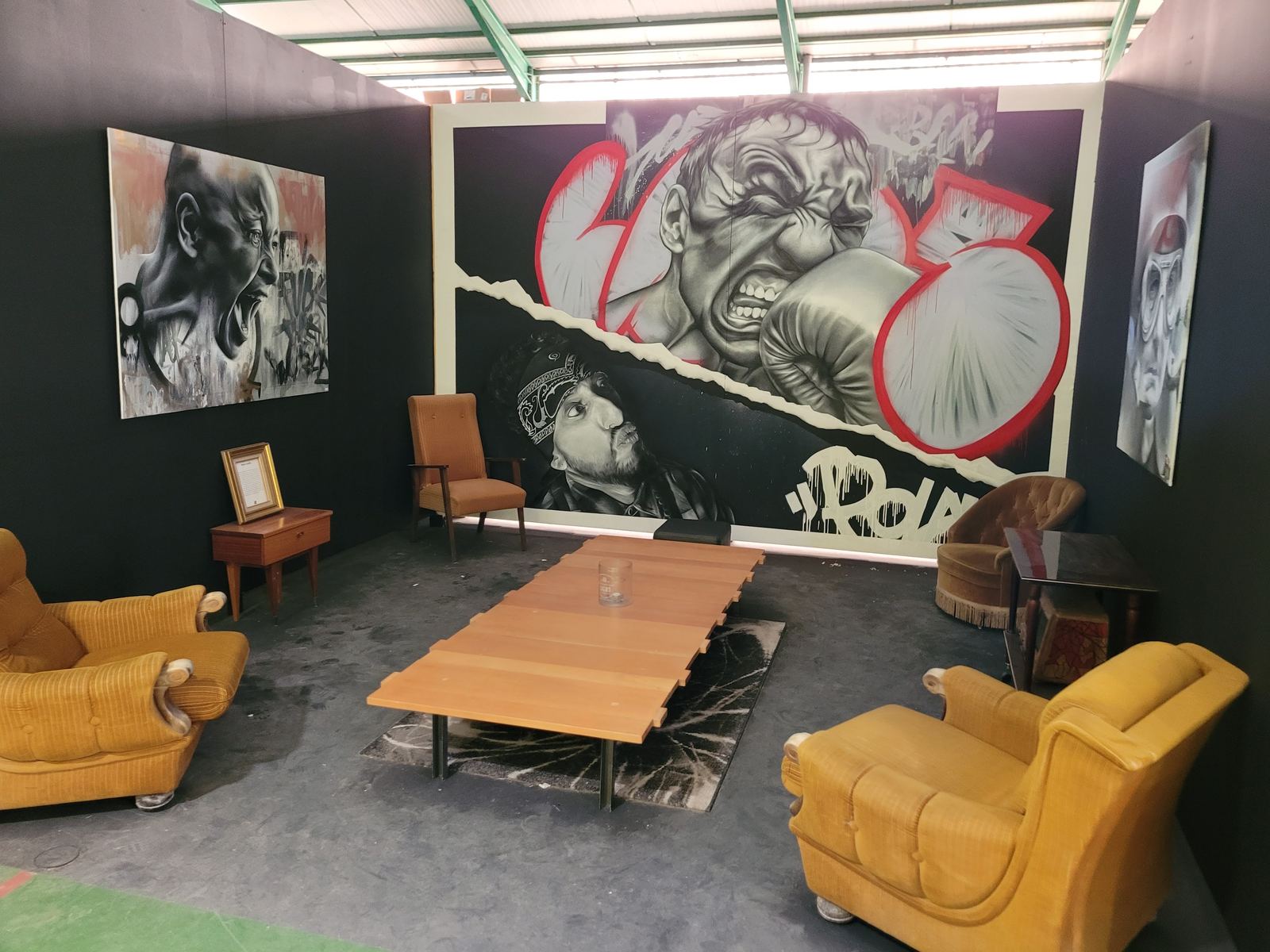 Polack Graffiti — Boxeador y retrato coronado, obra interior