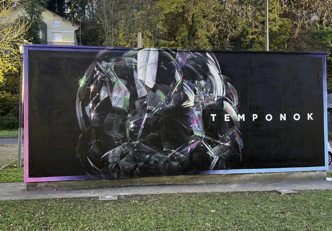 Fresque de Temponok : sculpture de bulles en noir et argent – Urban Art Up