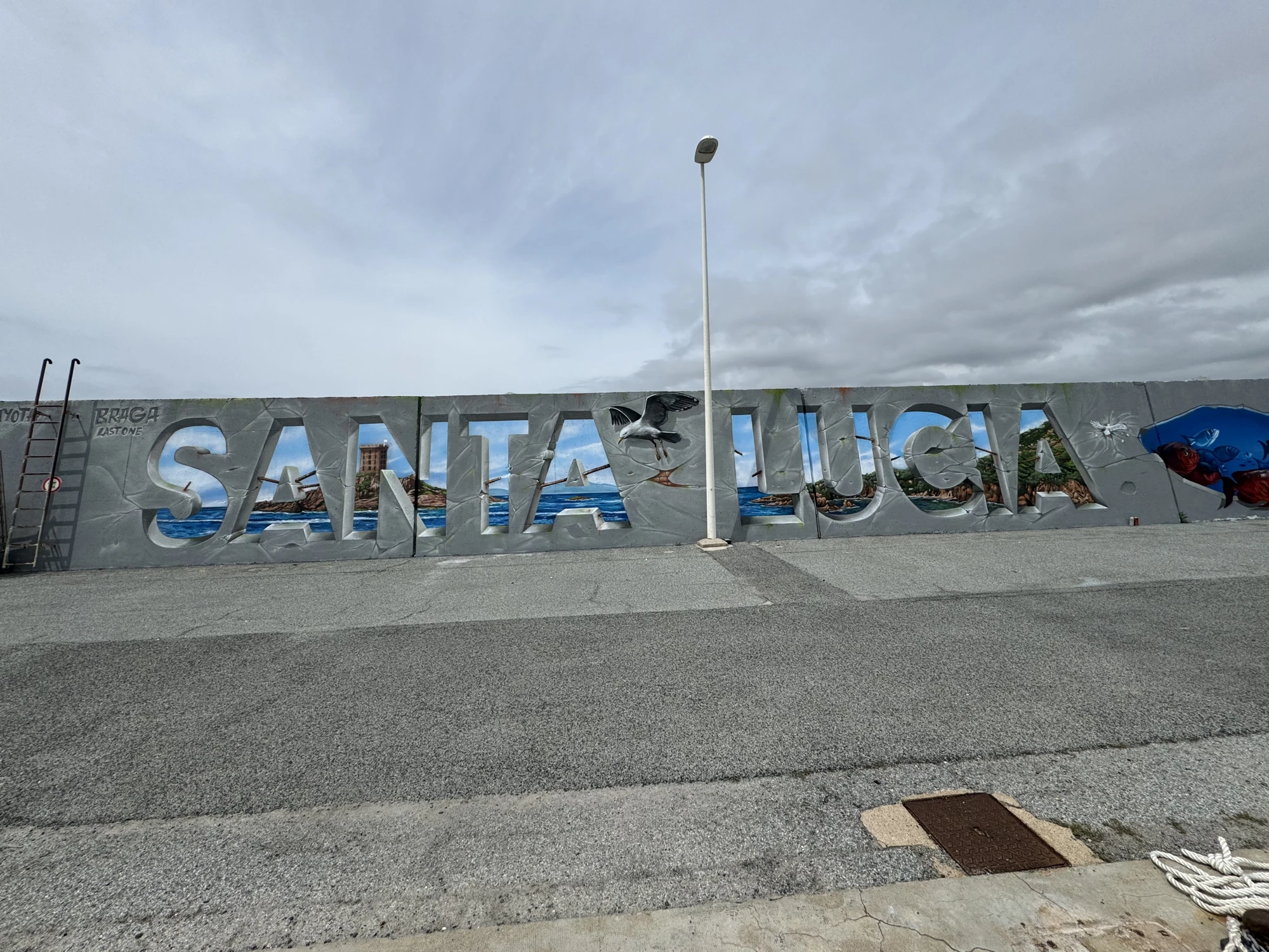 Santa Lucia by Braga Last One: trompe-l’œil lettering in a cracked wall