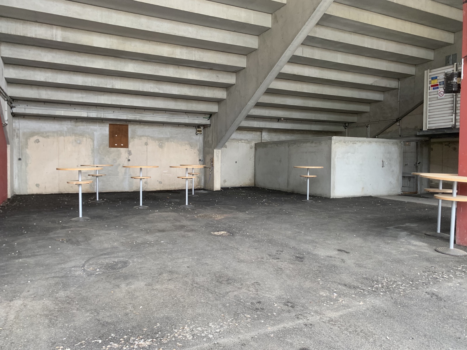 Le mur du stade avant intervention